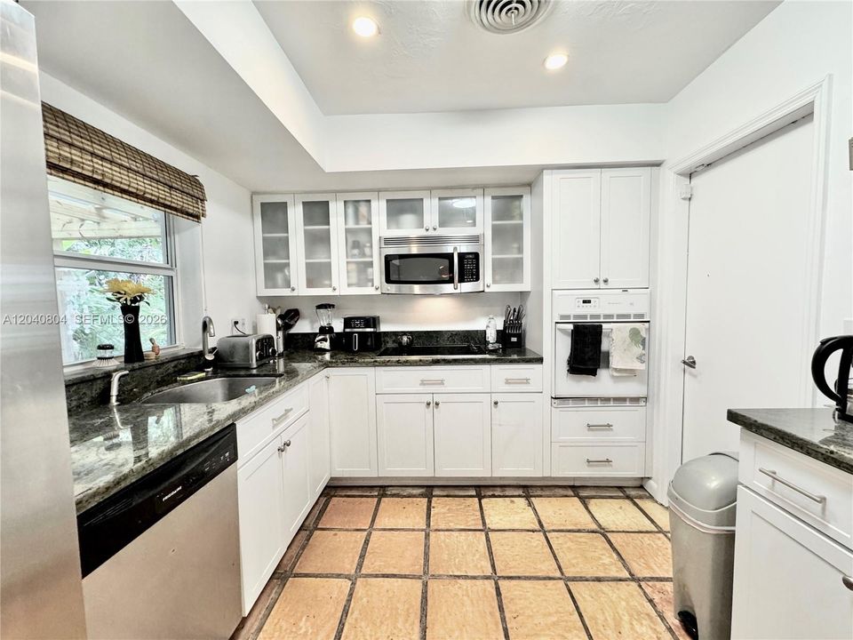 For Sale: $555,000 (3 beds, 2 baths, 1202 Square Feet)