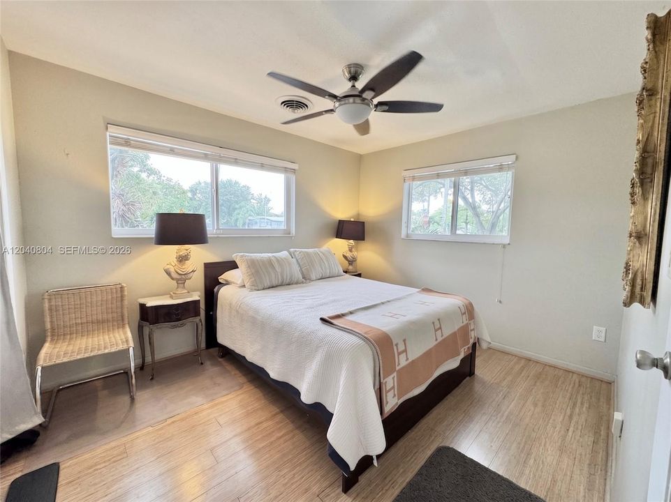 For Sale: $555,000 (3 beds, 2 baths, 1202 Square Feet)