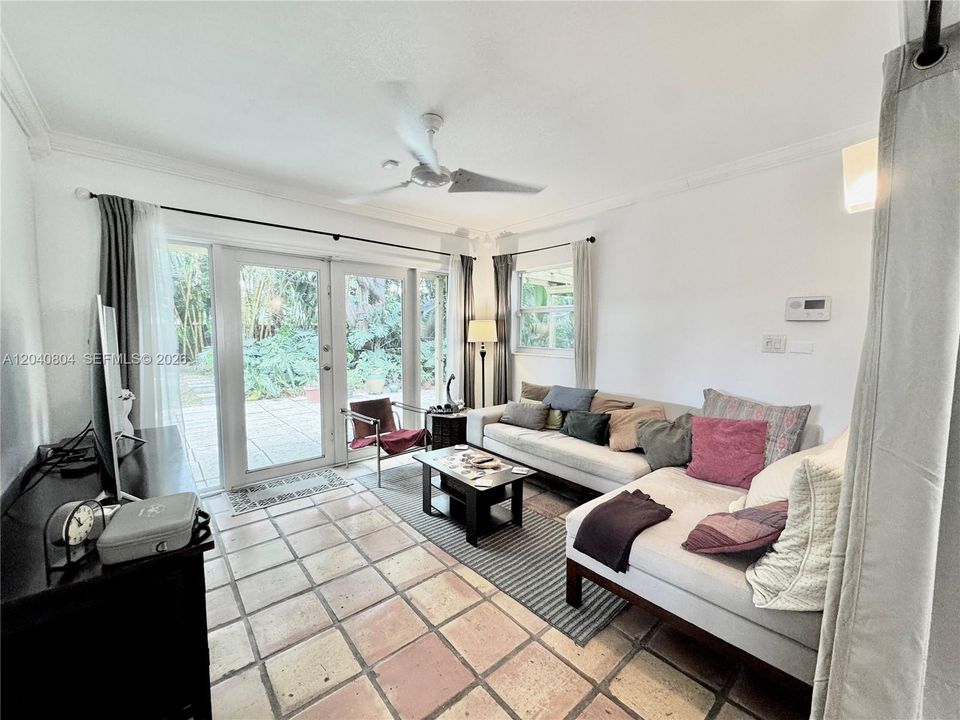 For Sale: $555,000 (3 beds, 2 baths, 1202 Square Feet)