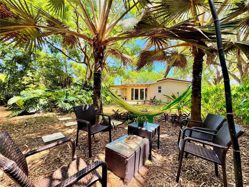 For Sale: $555,000 (3 beds, 2 baths, 1202 Square Feet)