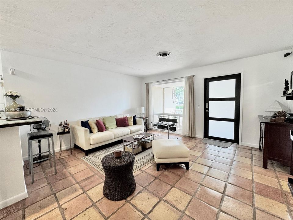 For Sale: $555,000 (3 beds, 2 baths, 1202 Square Feet)