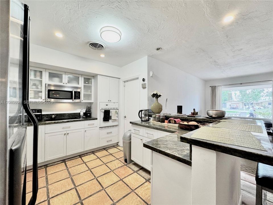 For Sale: $555,000 (3 beds, 2 baths, 1202 Square Feet)