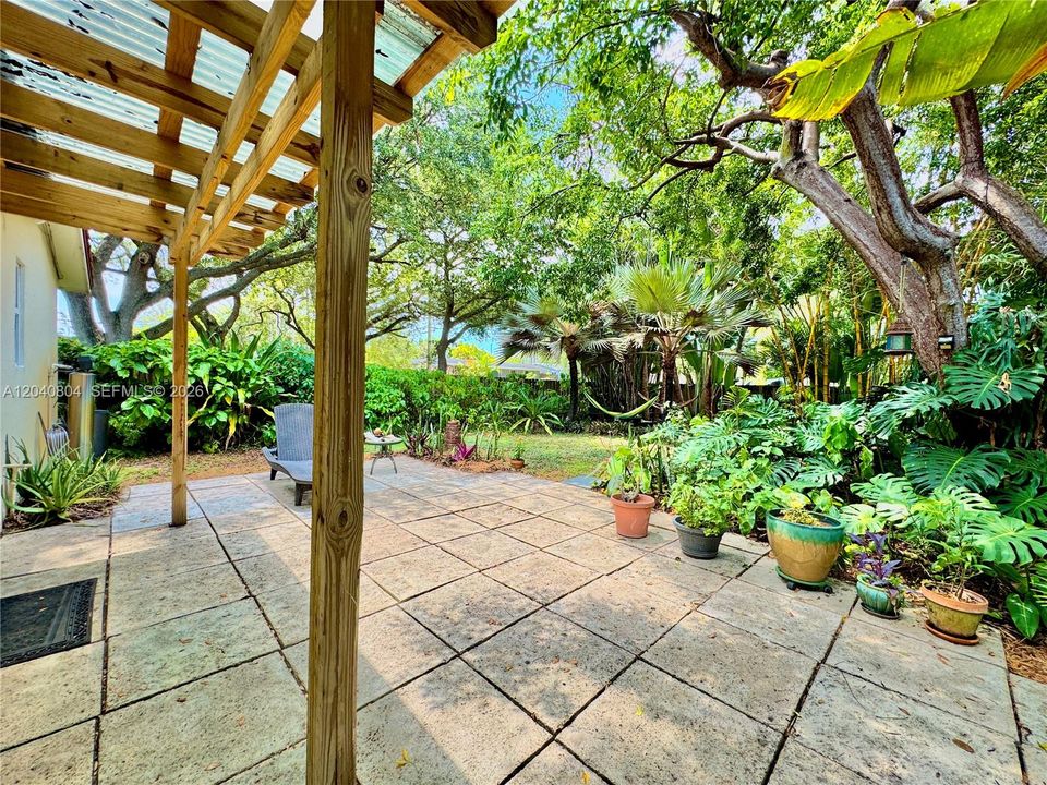 For Sale: $555,000 (3 beds, 2 baths, 1202 Square Feet)