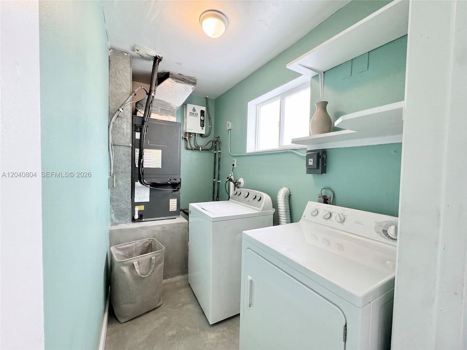 For Sale: $555,000 (3 beds, 2 baths, 1202 Square Feet)