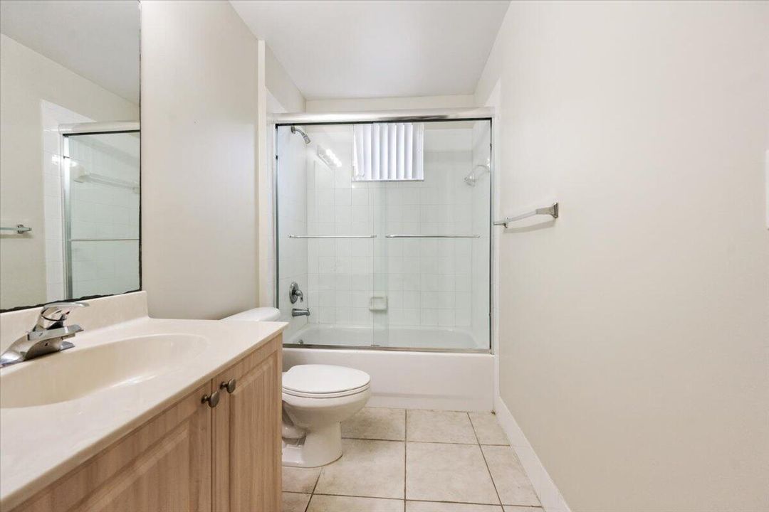 20-Guest Bathroom