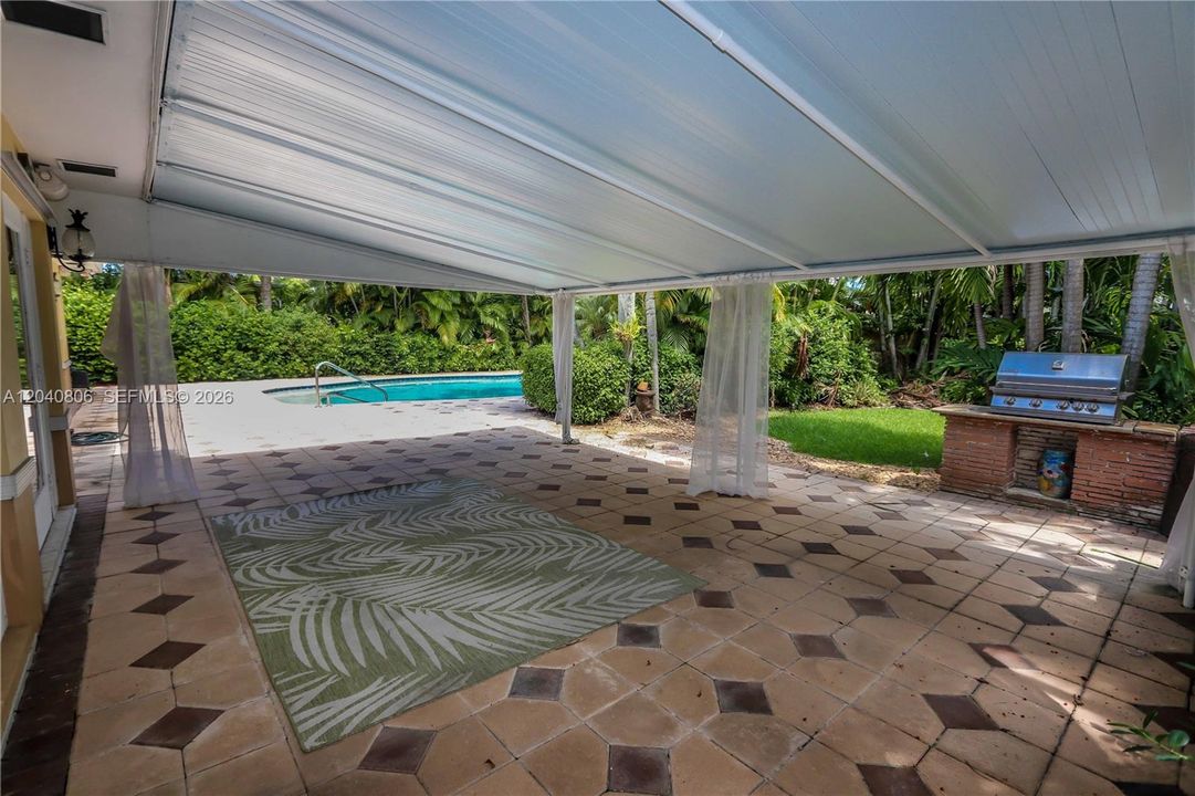 En Venta: $1,399,000 (3 camas, 2 baños, 2005 Pies cuadrados)