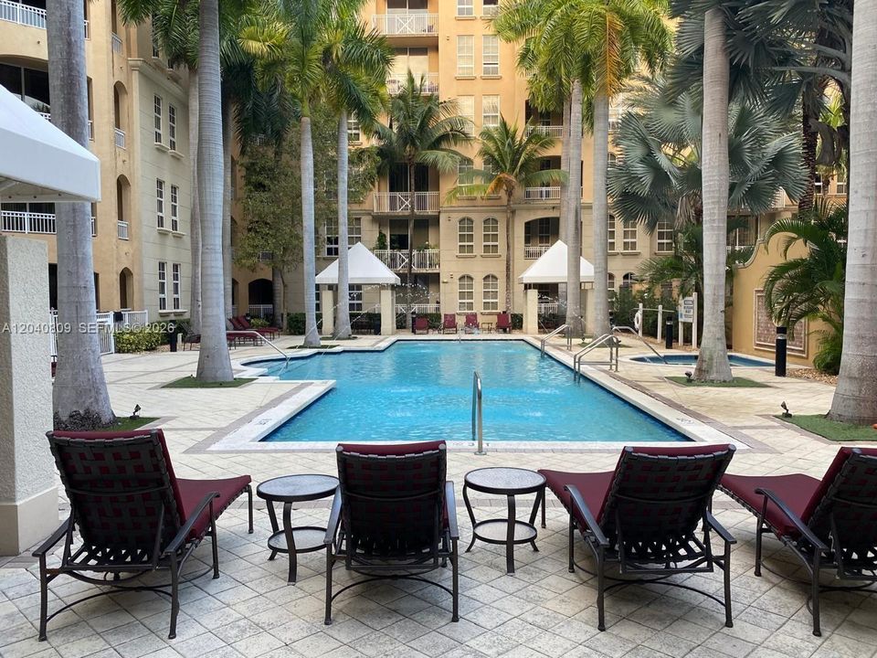 For Sale: $498,000 (2 beds, 2 baths, 1368 Square Feet)