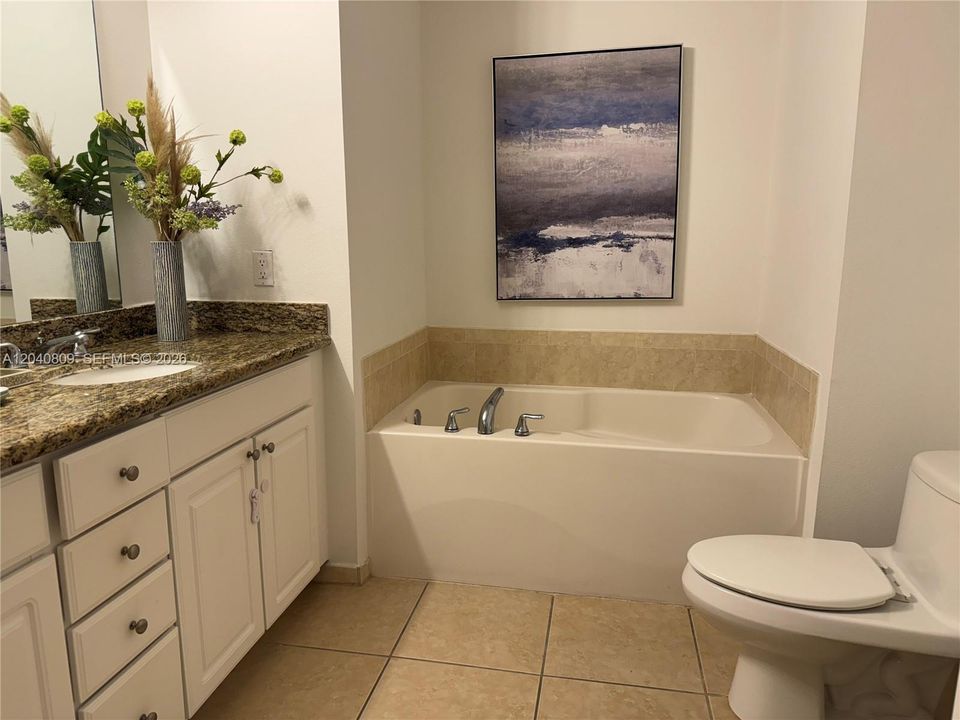 For Sale: $498,000 (2 beds, 2 baths, 1368 Square Feet)