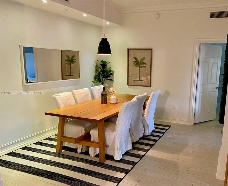 For Sale: $498,000 (2 beds, 2 baths, 1368 Square Feet)