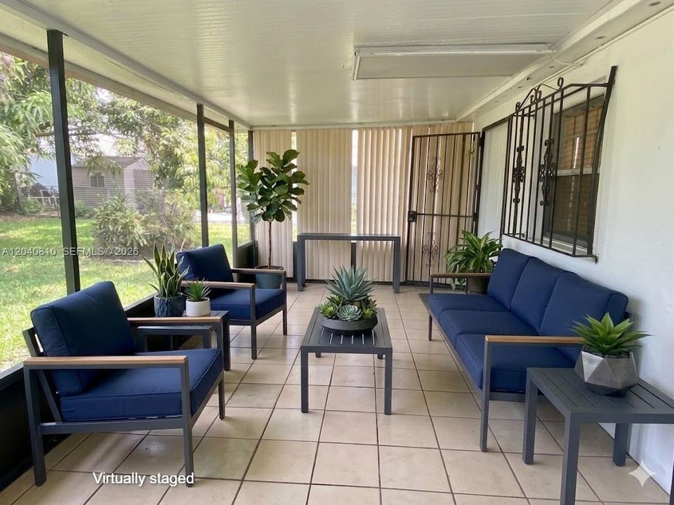 Unit 3030, Screened Lenai