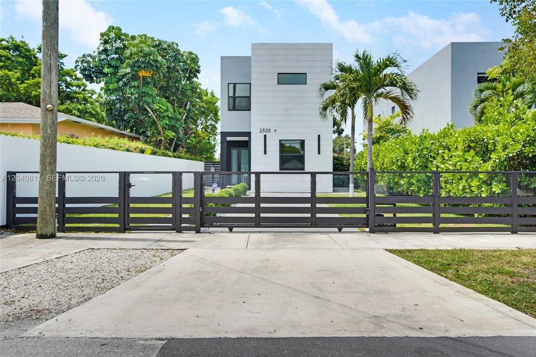 For Sale: $1,290,000 (3 beds, 3 baths, 2594 Square Feet)