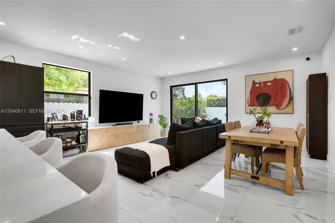 For Sale: $1,290,000 (3 beds, 3 baths, 2594 Square Feet)