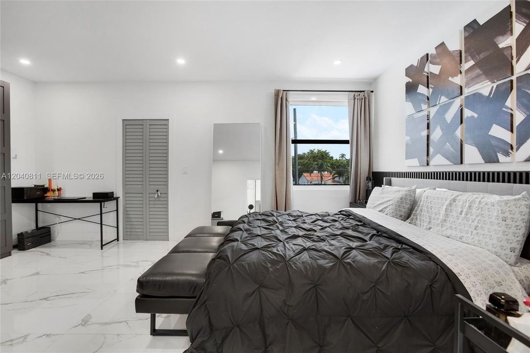 For Sale: $1,290,000 (3 beds, 3 baths, 2594 Square Feet)