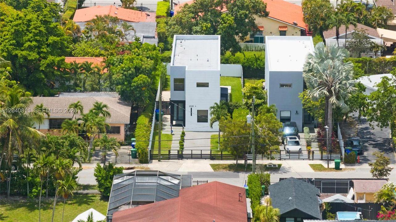 Vendido Recientemente: $1,290,000 (4 camas, 4 baños, 2594 Pies cuadrados)