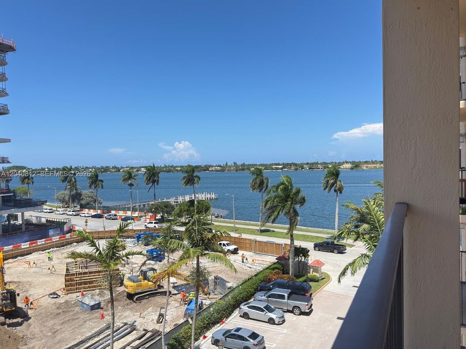 For Rent: $2,600 (2 beds, 2 baths, 1071 Square Feet)