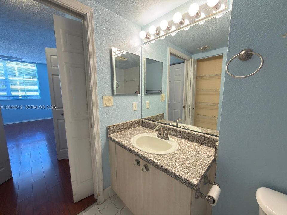 For Rent: $2,600 (2 beds, 2 baths, 1071 Square Feet)