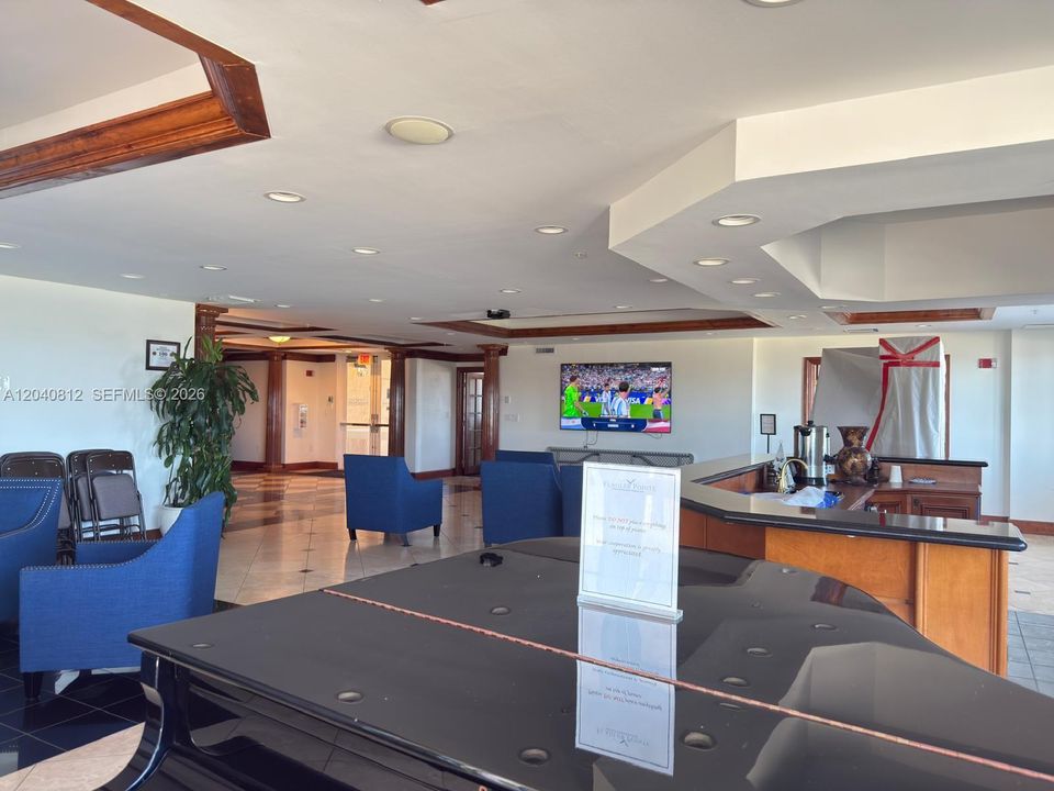 For Rent: $2,600 (2 beds, 2 baths, 1071 Square Feet)