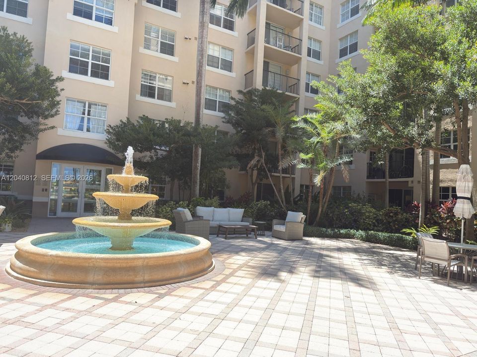 For Rent: $2,600 (2 beds, 2 baths, 1071 Square Feet)