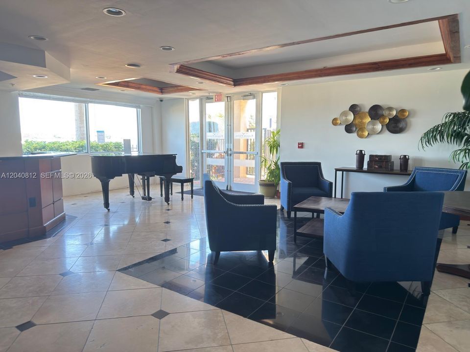 For Rent: $2,600 (2 beds, 2 baths, 1071 Square Feet)