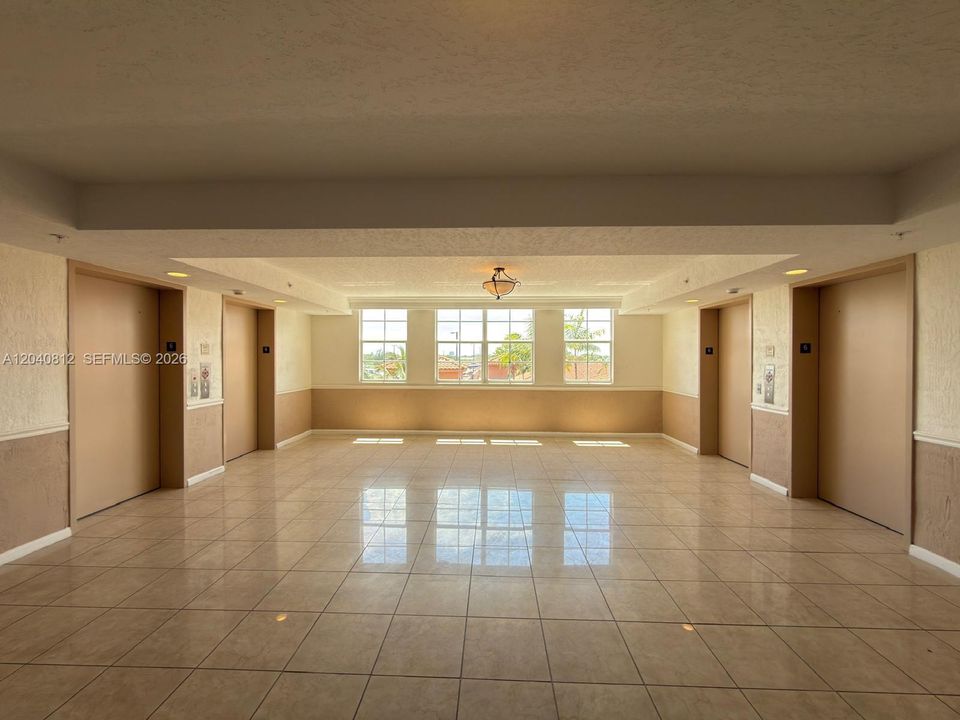 For Rent: $2,600 (2 beds, 2 baths, 1071 Square Feet)