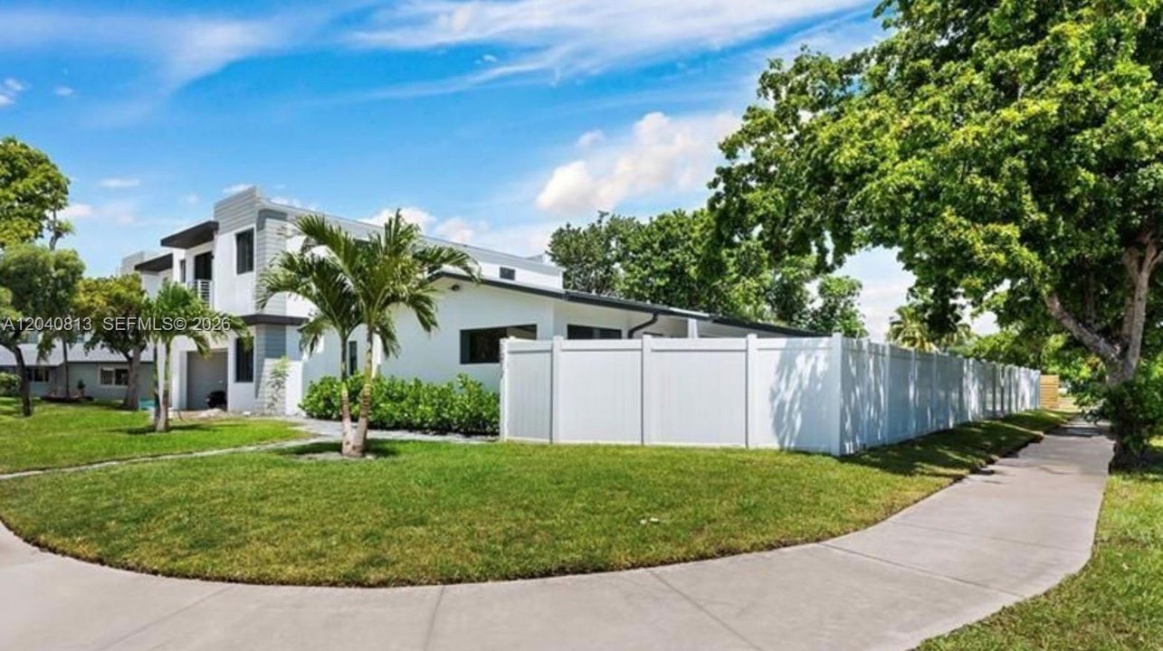 For Rent: $1,375 (0 beds, 1 baths, 2550 Square Feet)