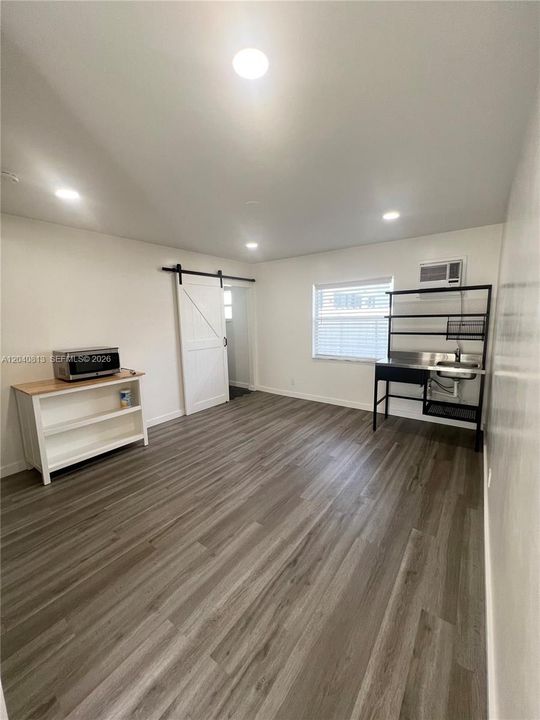 For Rent: $1,375 (0 beds, 1 baths, 2550 Square Feet)