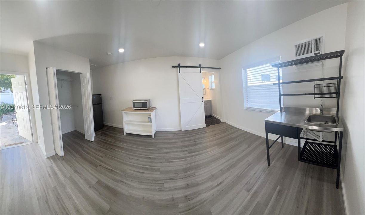 For Rent: $1,375 (0 beds, 1 baths, 2550 Square Feet)