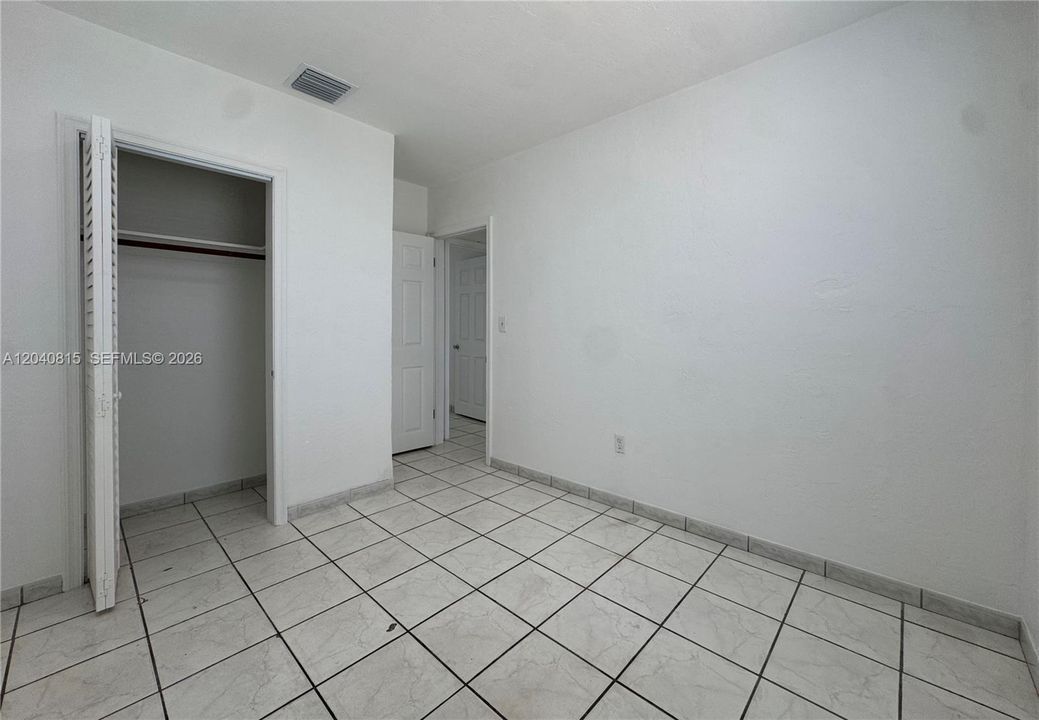 For Rent: $2,800 (2 beds, 1 baths, 978 Square Feet)