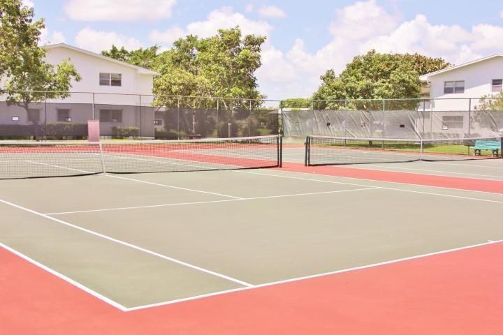 Play Tennis