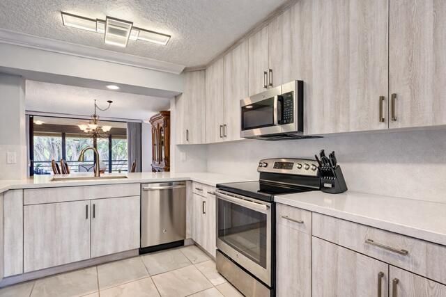 New large kitchen