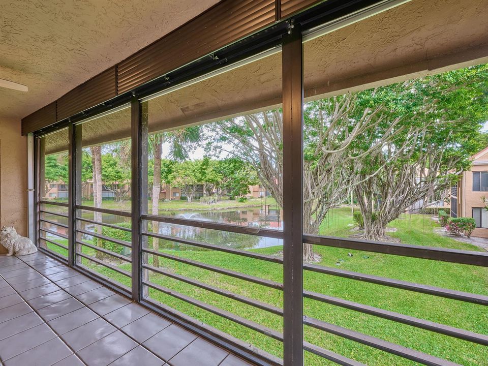 Screen- in balcony