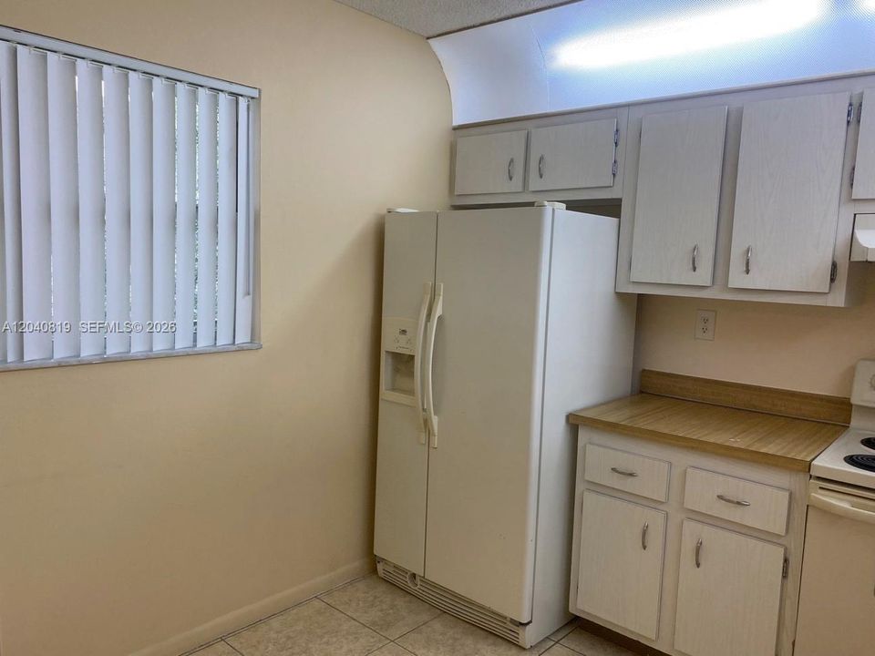 For Rent: $1,450 (1 beds, 1 baths, 830 Square Feet)