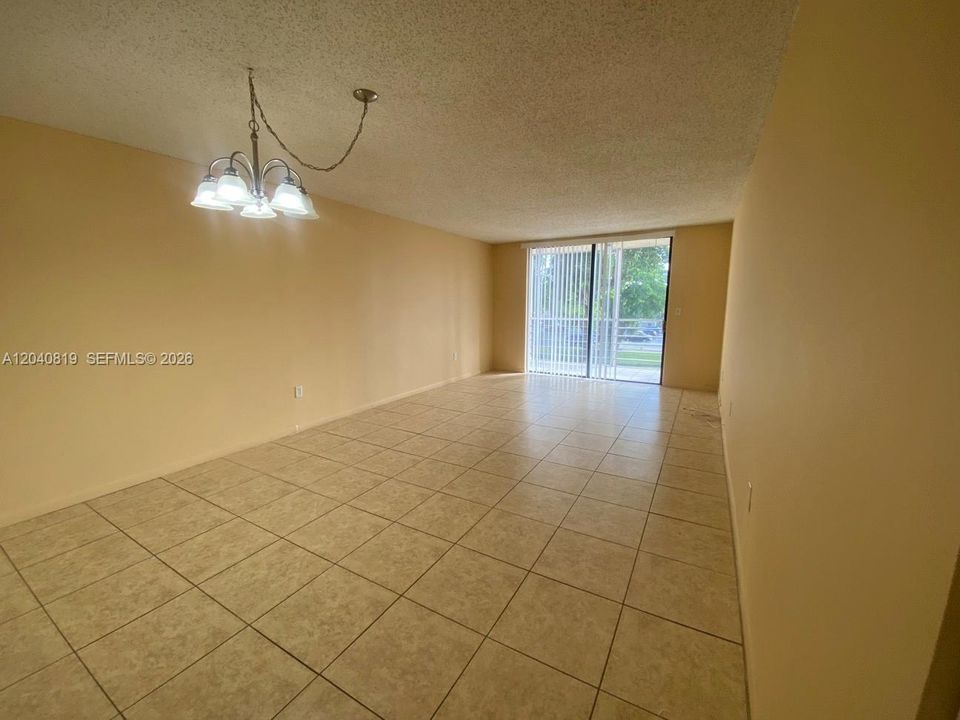 For Rent: $1,450 (1 beds, 1 baths, 830 Square Feet)