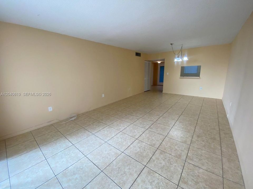For Rent: $1,450 (1 beds, 1 baths, 830 Square Feet)