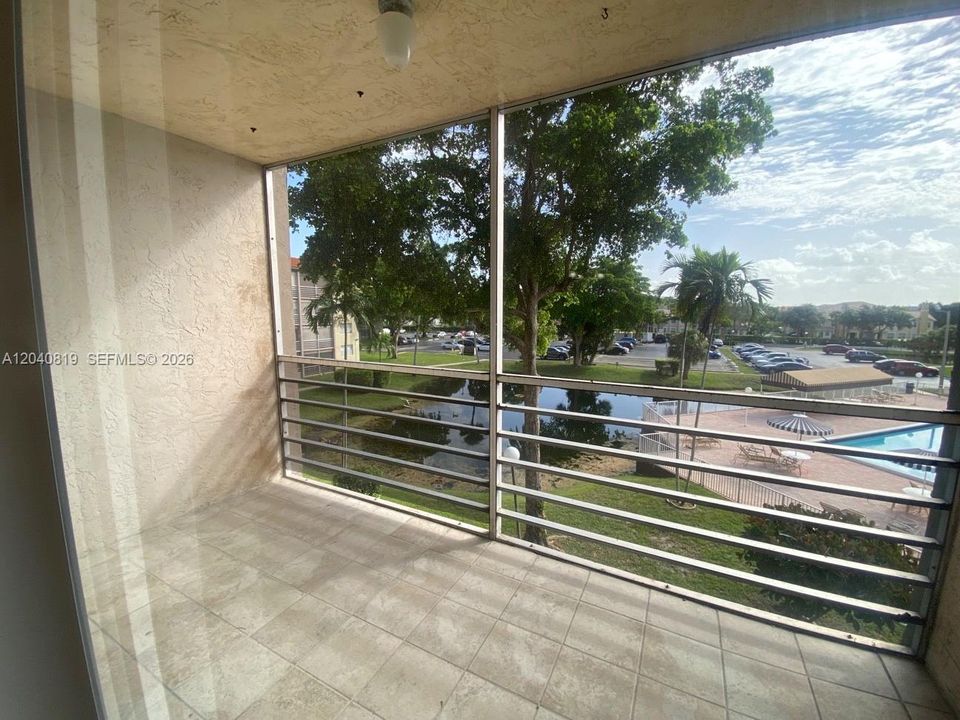 For Rent: $1,450 (1 beds, 1 baths, 830 Square Feet)