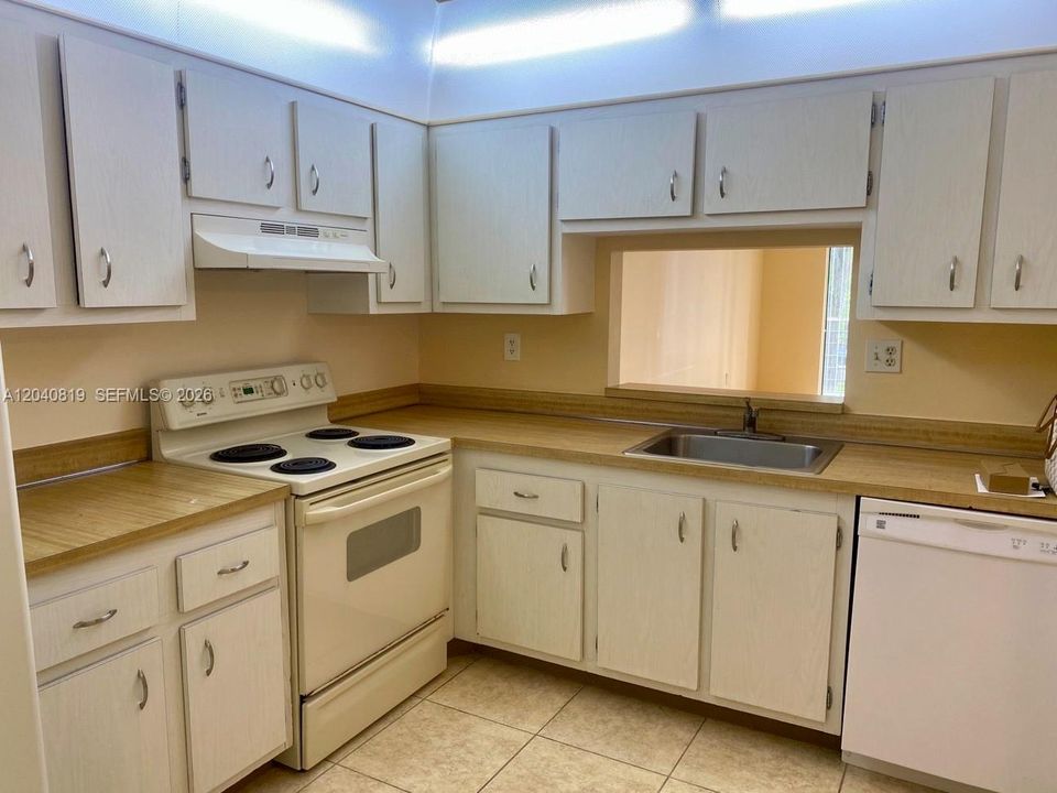 For Rent: $1,450 (1 beds, 1 baths, 830 Square Feet)