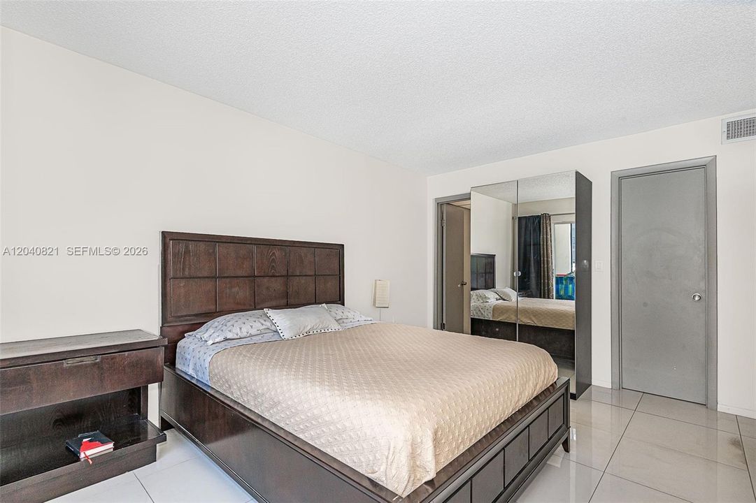 For Sale: $389,000 (2 beds, 2 baths, 747 Square Feet)