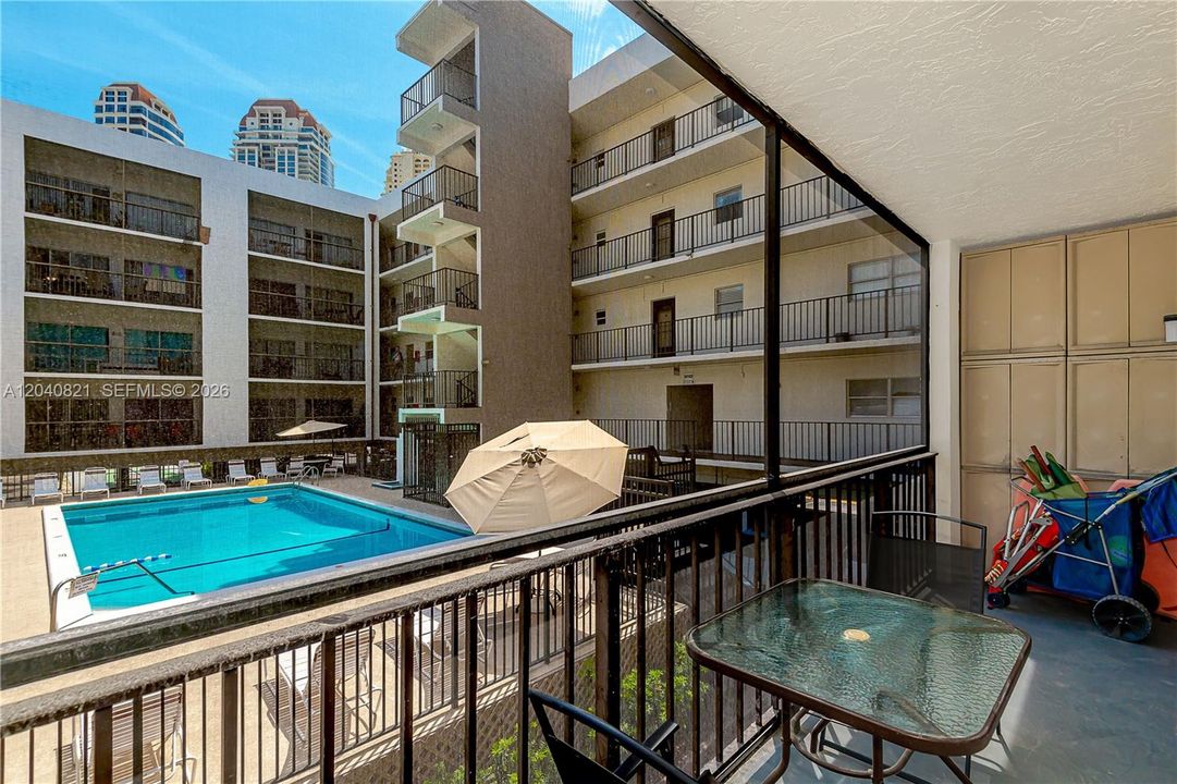 For Sale: $389,000 (2 beds, 2 baths, 747 Square Feet)