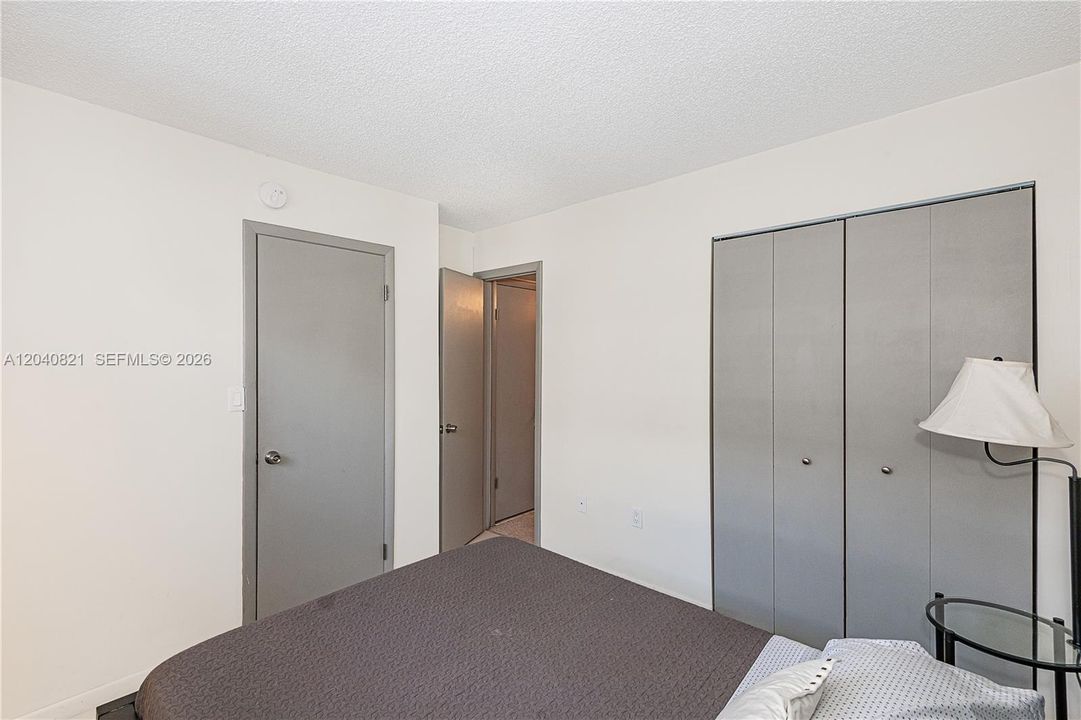For Sale: $389,000 (2 beds, 2 baths, 747 Square Feet)