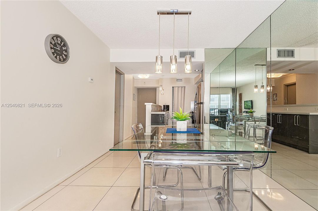 For Sale: $389,000 (2 beds, 2 baths, 747 Square Feet)