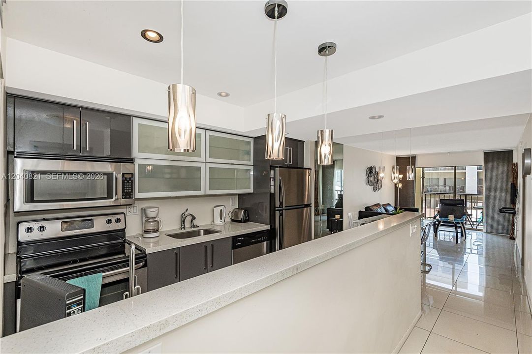 For Sale: $389,000 (2 beds, 2 baths, 747 Square Feet)