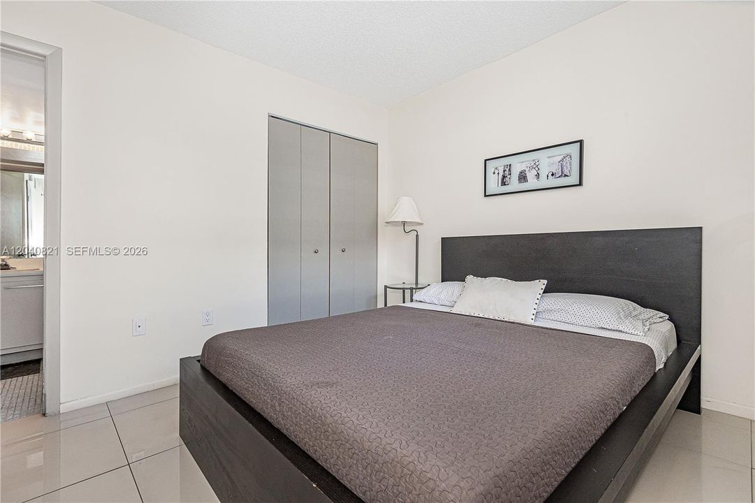 For Sale: $389,000 (2 beds, 2 baths, 747 Square Feet)