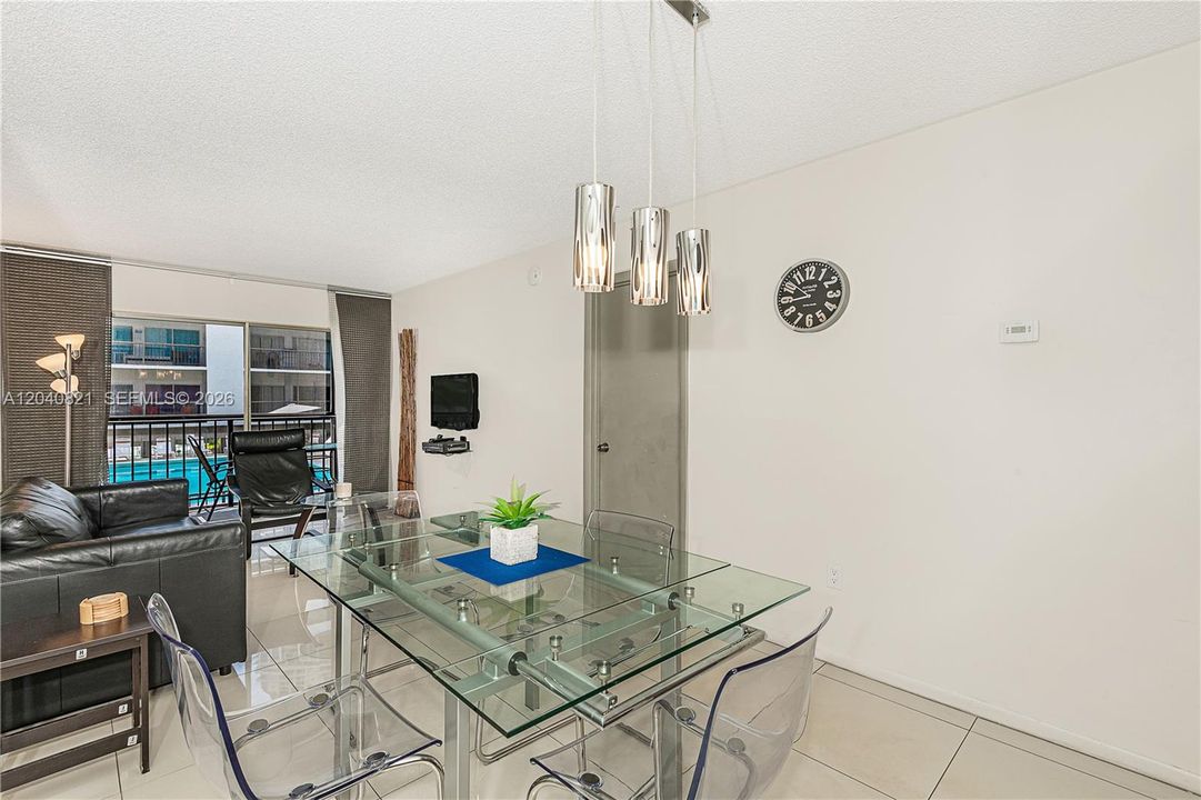 For Sale: $389,000 (2 beds, 2 baths, 747 Square Feet)
