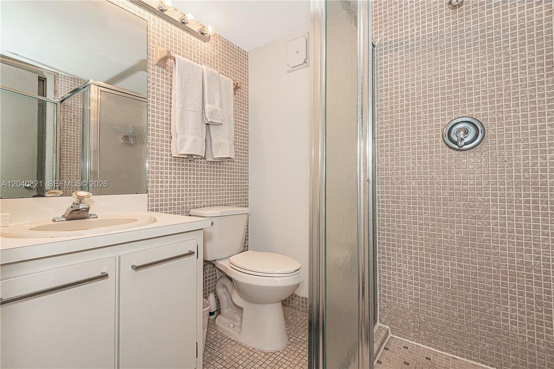 For Sale: $389,000 (2 beds, 2 baths, 747 Square Feet)