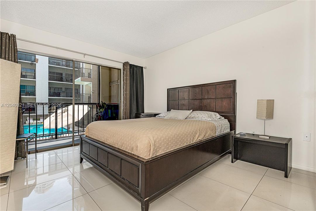 For Sale: $389,000 (2 beds, 2 baths, 747 Square Feet)