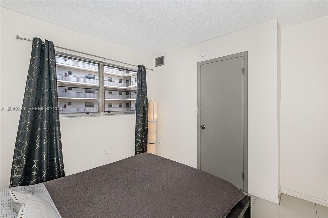For Sale: $389,000 (2 beds, 2 baths, 747 Square Feet)