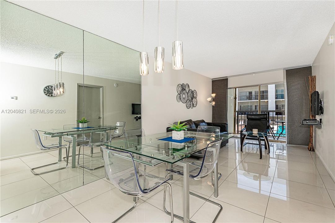For Sale: $389,000 (2 beds, 2 baths, 747 Square Feet)