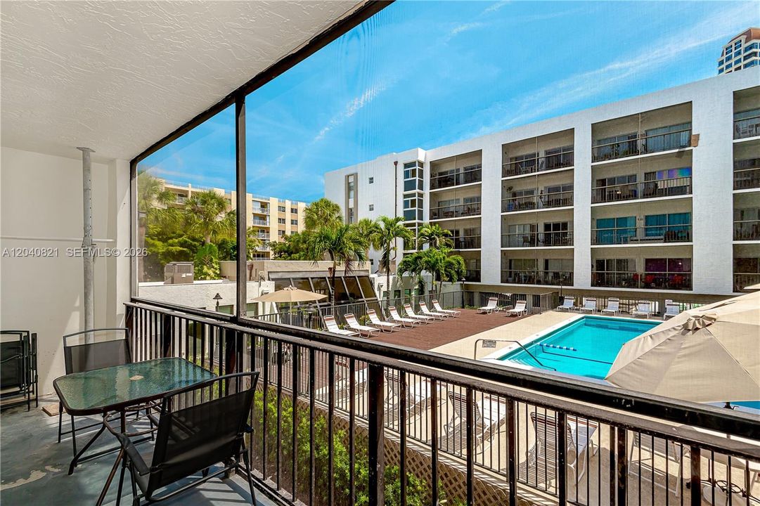 For Sale: $389,000 (2 beds, 2 baths, 747 Square Feet)