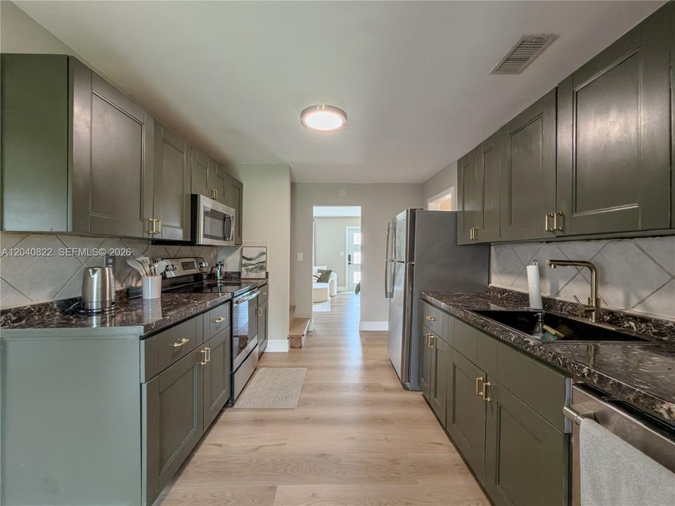 For Sale: $628,000 (4 beds, 3 baths, 1821 Square Feet)