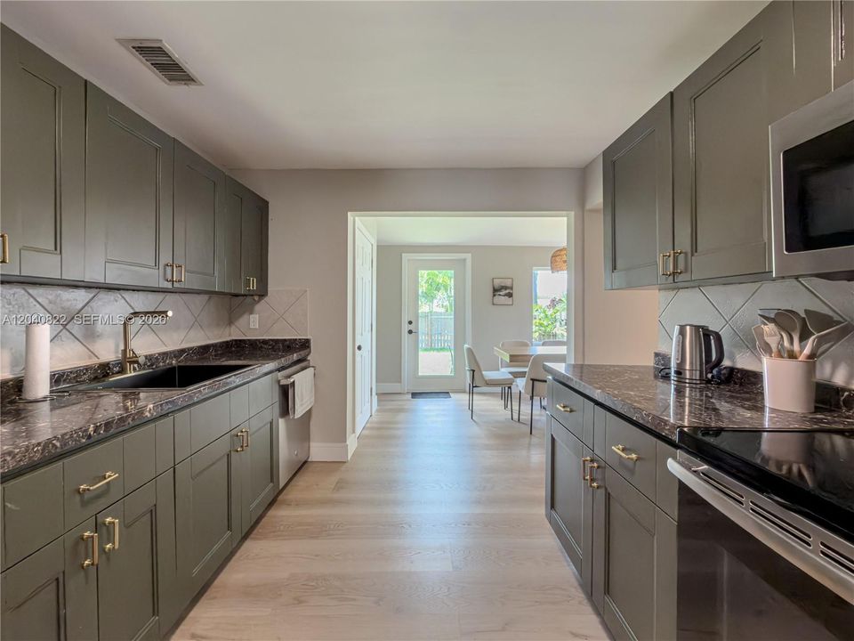 For Sale: $628,000 (4 beds, 3 baths, 1821 Square Feet)